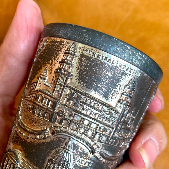 Very vintage souvenir of Atlanta heavy pencil cup with landmarks. Old patina - Picture 5 of 10